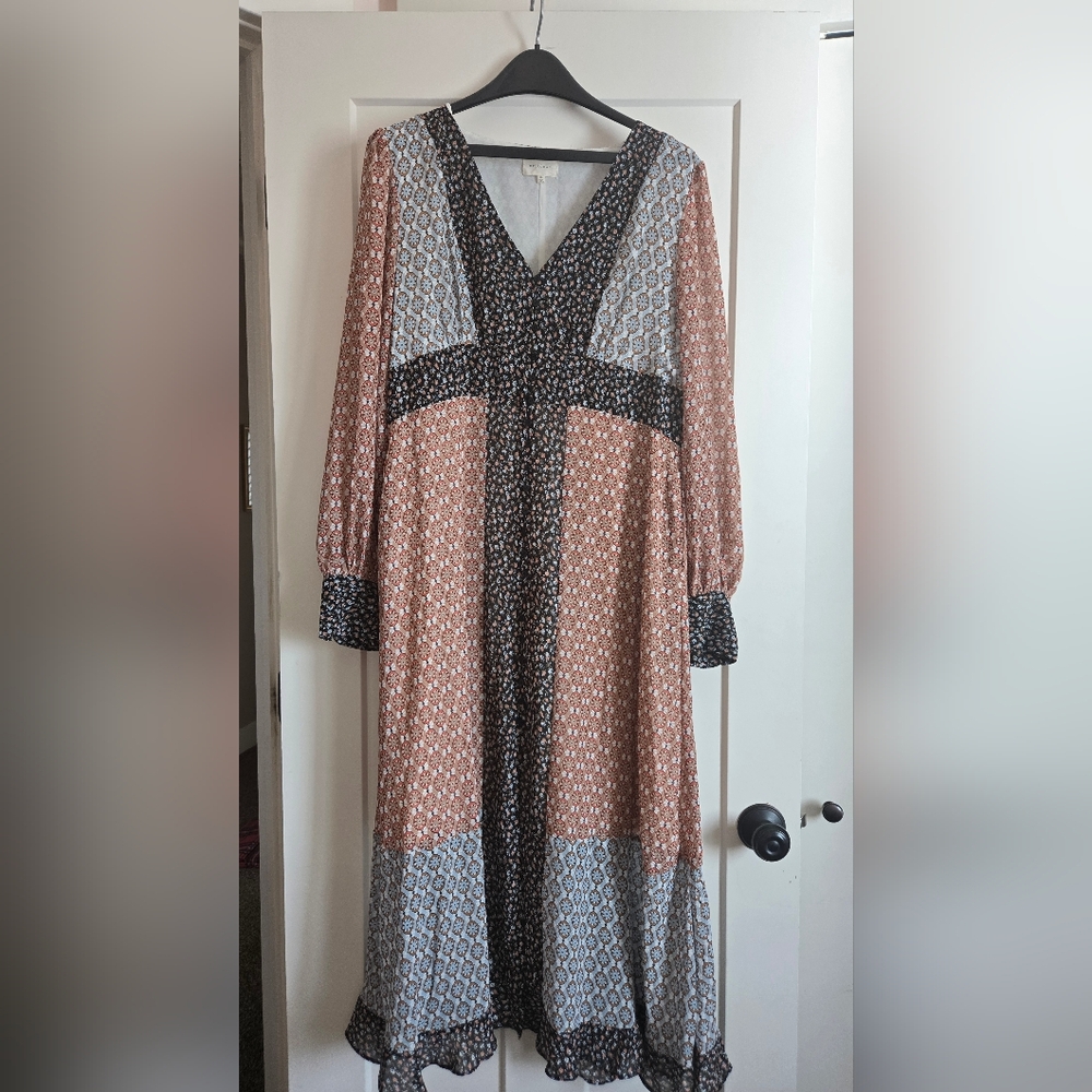 MELLODAY Long Sleeve V-Neck Dress in Black, Rust, and Cream